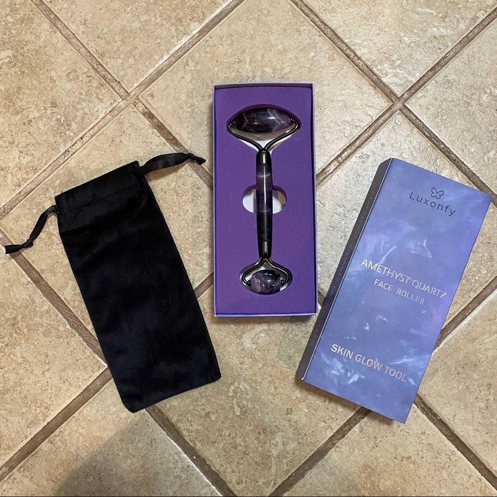 ✨NEW✨ Amethyst Quartz Face Roller